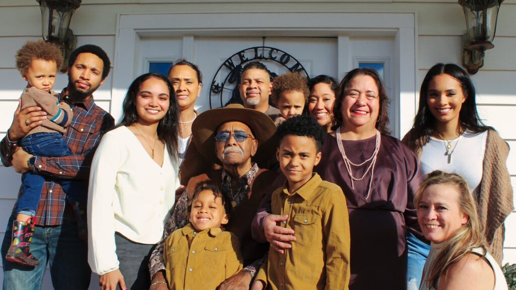 Group photo composed of a Latin American family, full of emotions